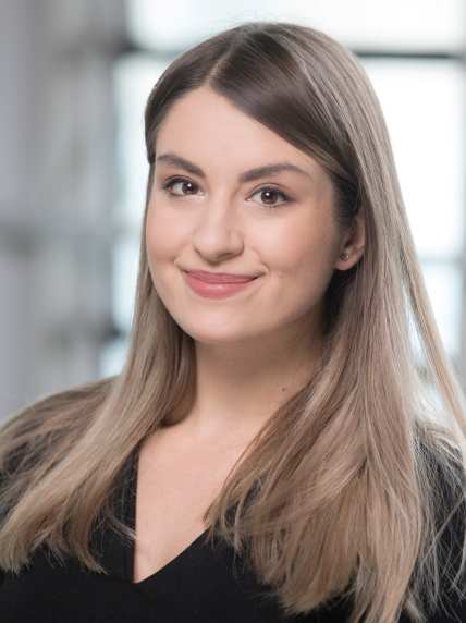 Tina Schmechel headshot
