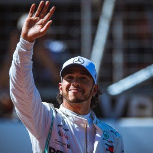 Lewis Hamilton waving