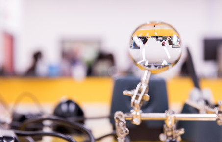 Magnification lens in a workshop