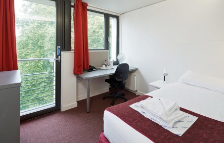 A single en-suite at Prince's Gardens