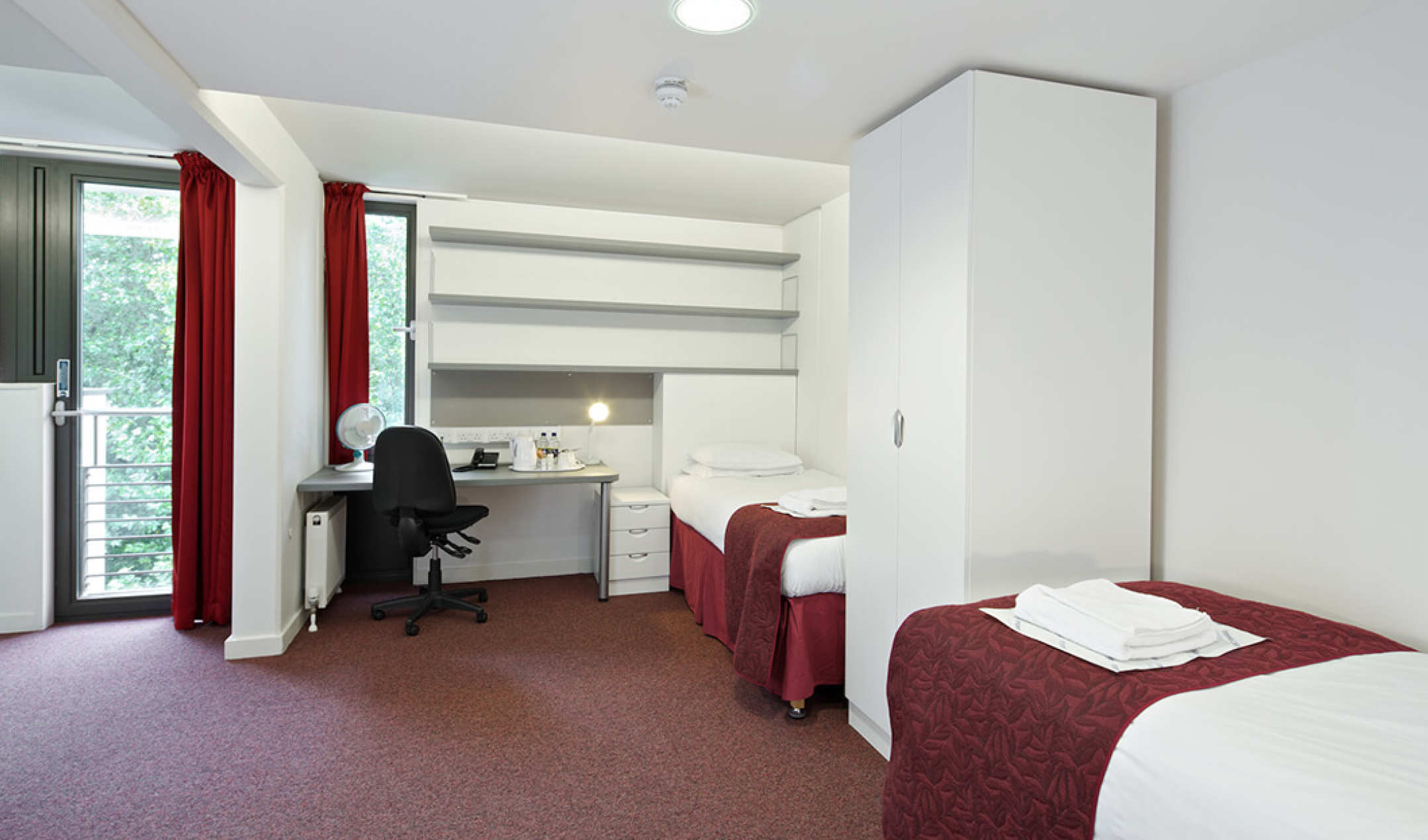 Twin room with ensuite in Prince's Gardens South Kensington